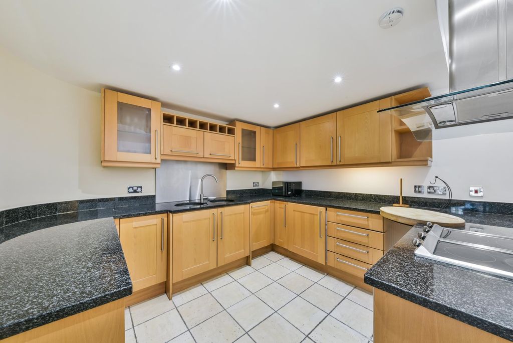 Property photo 2 of 6