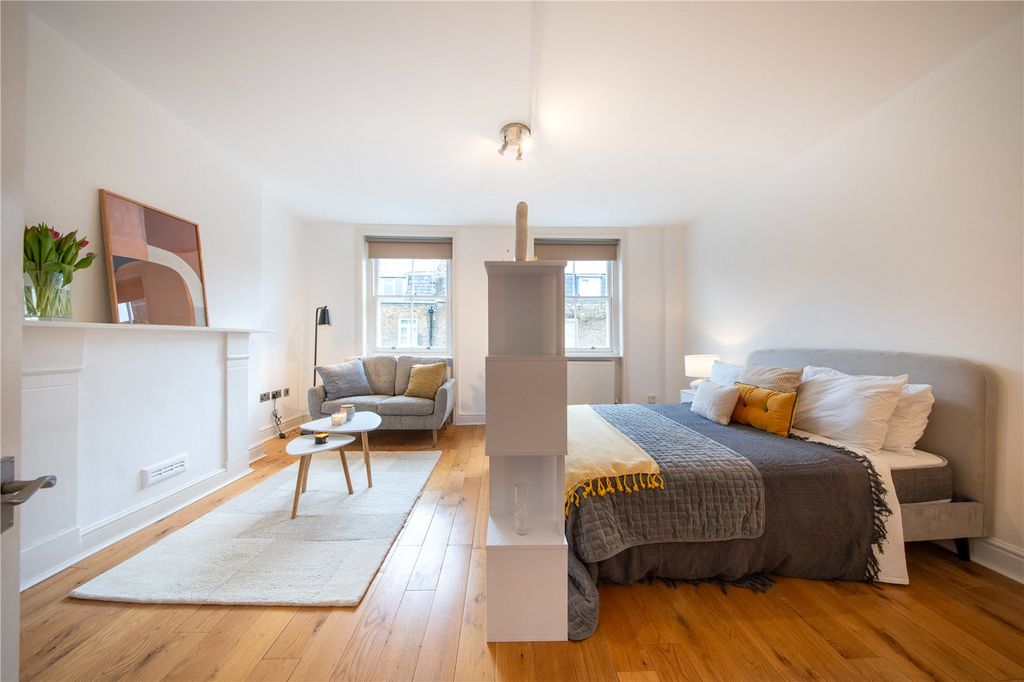 Property photo 2 of 17 Bedrooom/Living Room