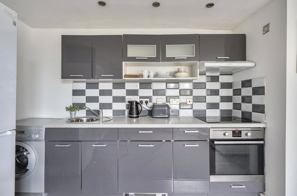 Property photo 3 of 10 Kitchen/Living Room