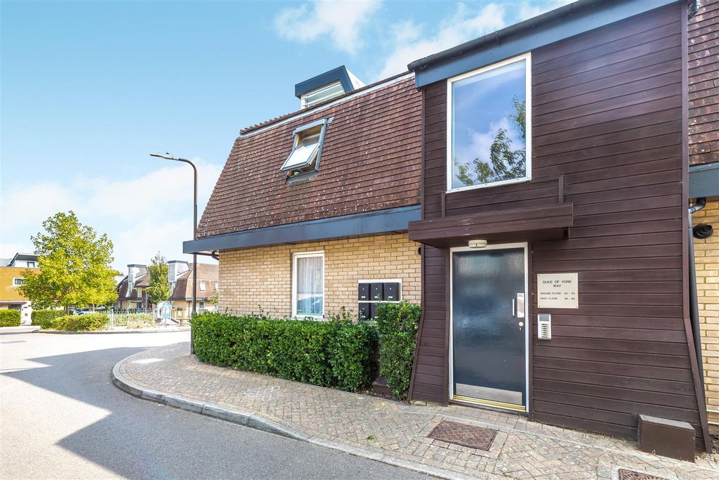Property photo 1 of 11 Externally