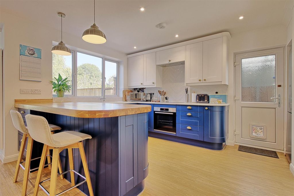 Property photo 2 of 18 Kitchen 2.Jpg