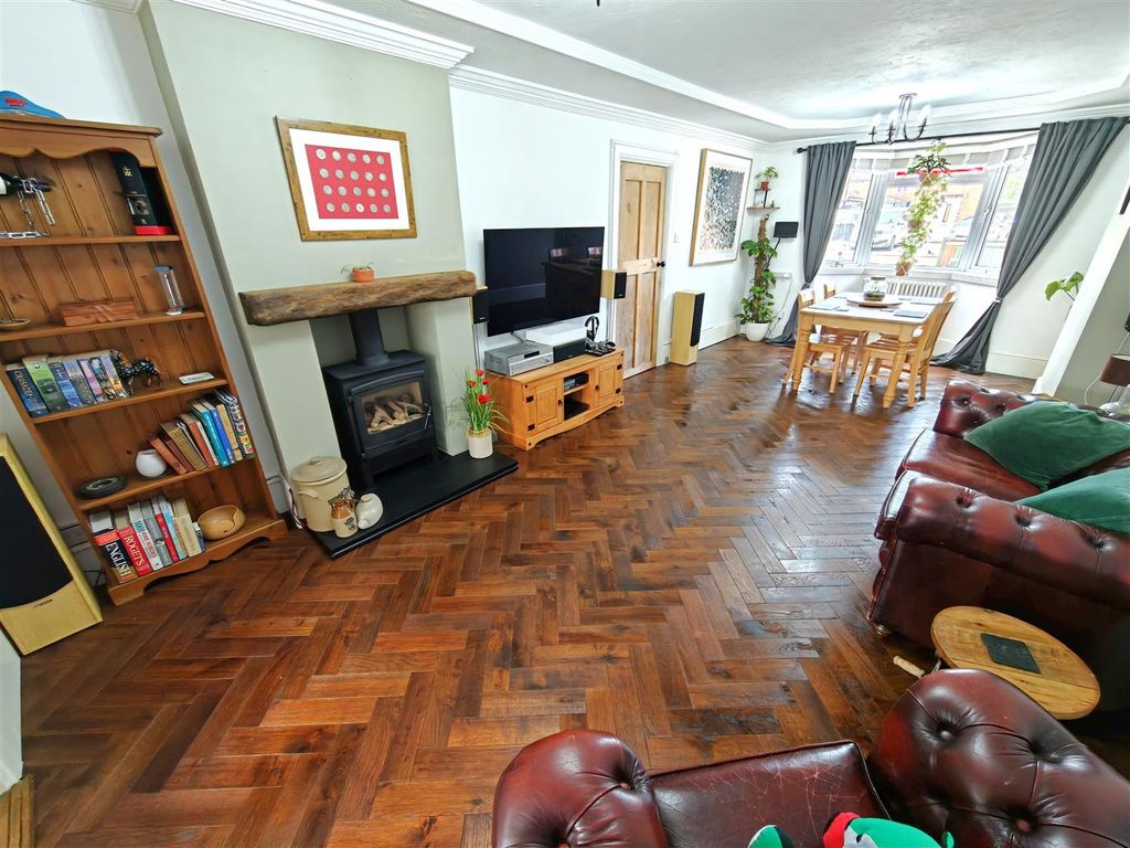 Property photo 3 of 53 2.Jpg