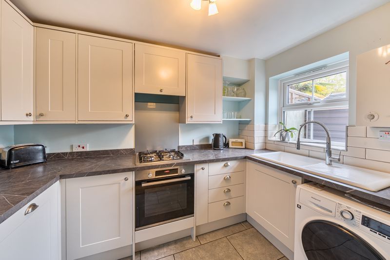 Property photo 3 of 10 Kitchen