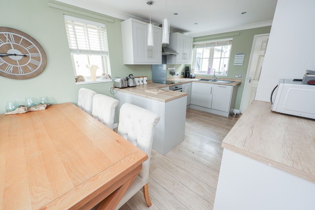 Property photo 2 of 20 4336602