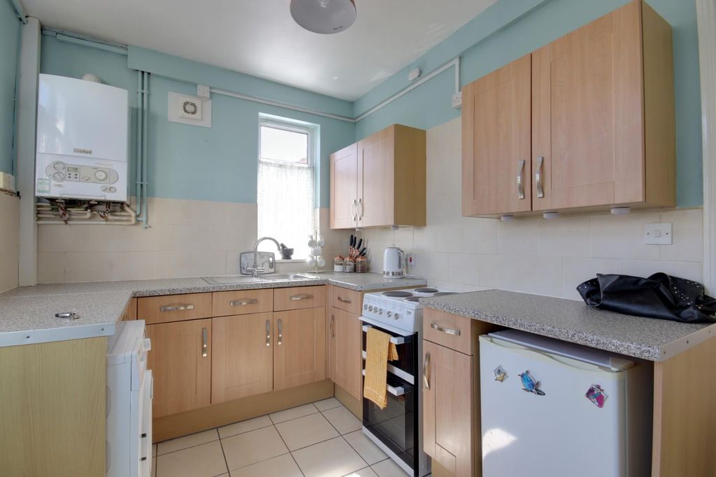 Property photo 2 of 6 Kitchen