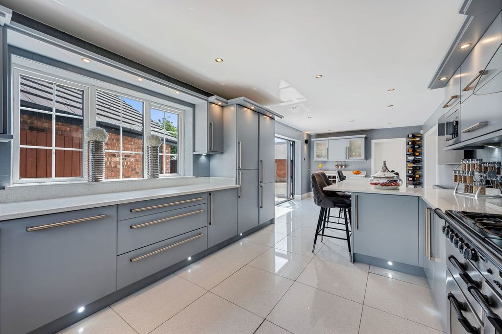 Property photo 3 of 45