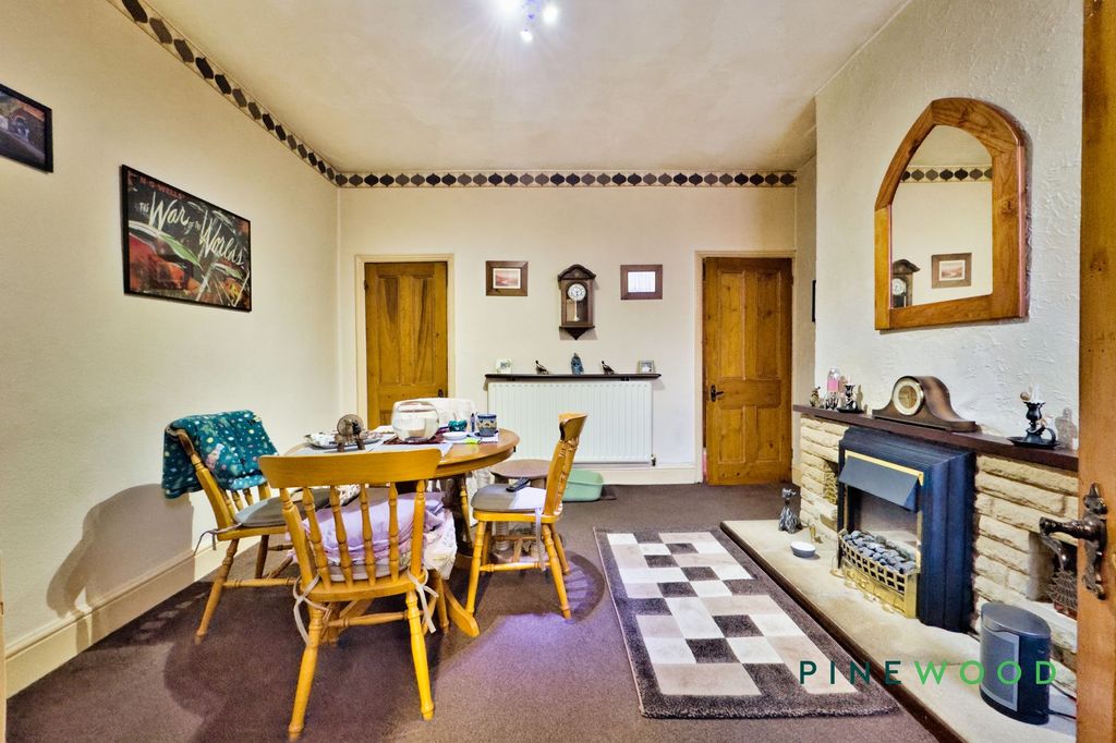 Property photo 3 of 40 Dining Room