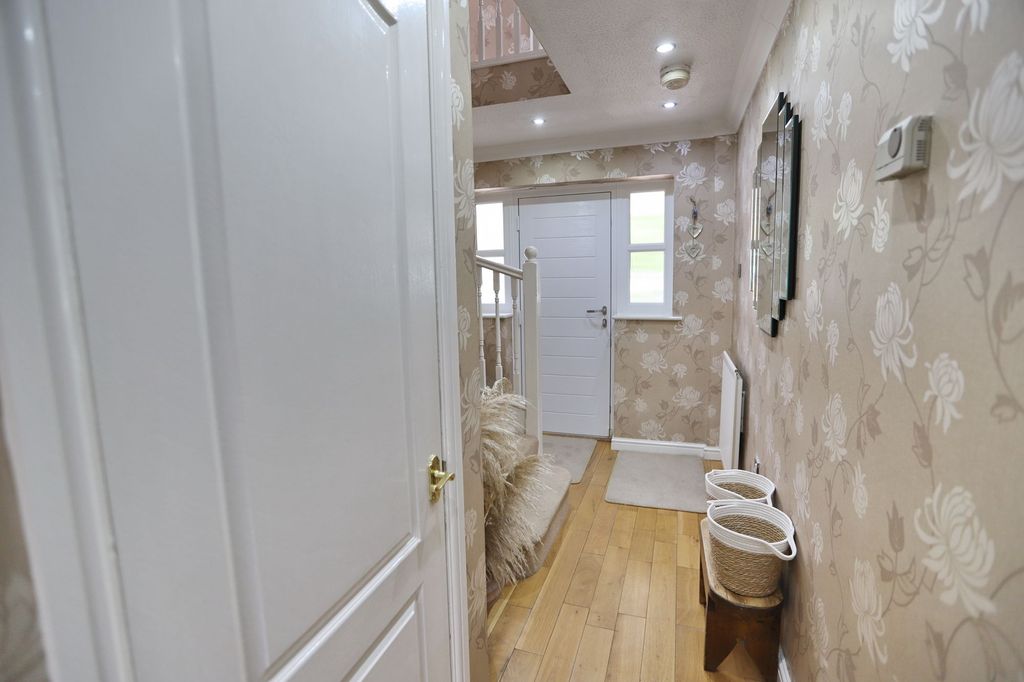 Property photo 3 of 25