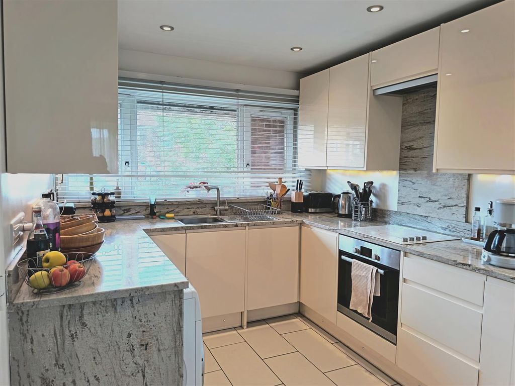 Property photo 3 of 13 Kitchen