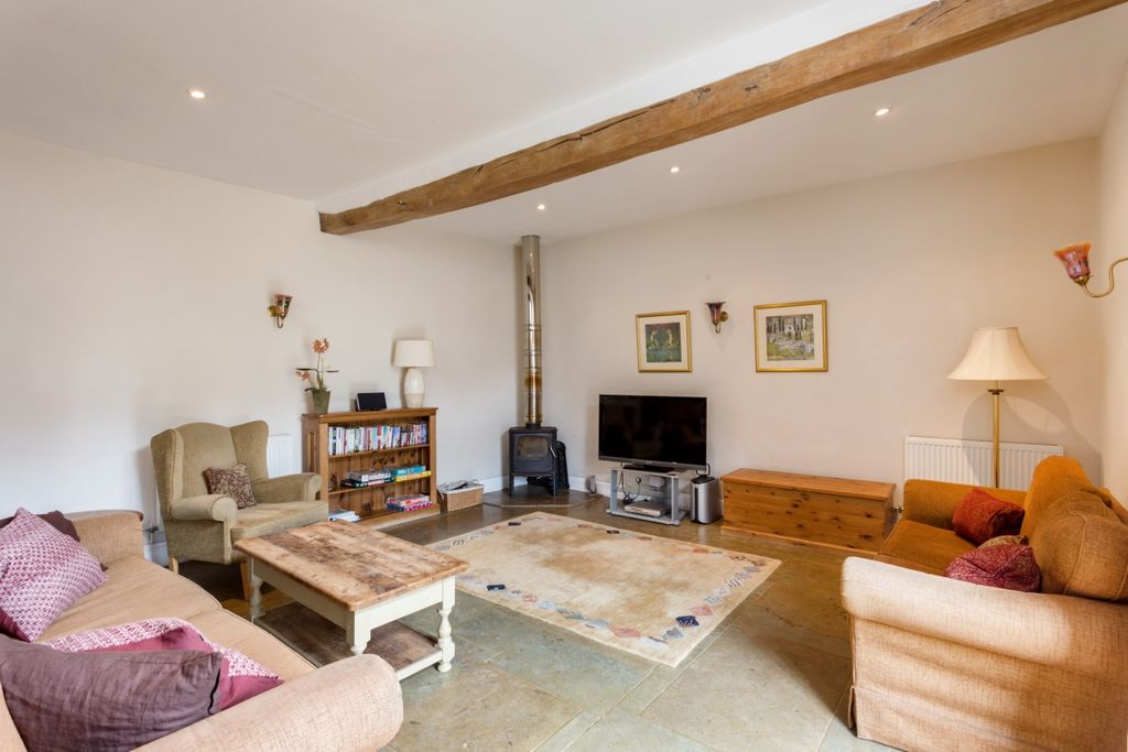 Property photo 2 of 11 Cherwell The Gree...