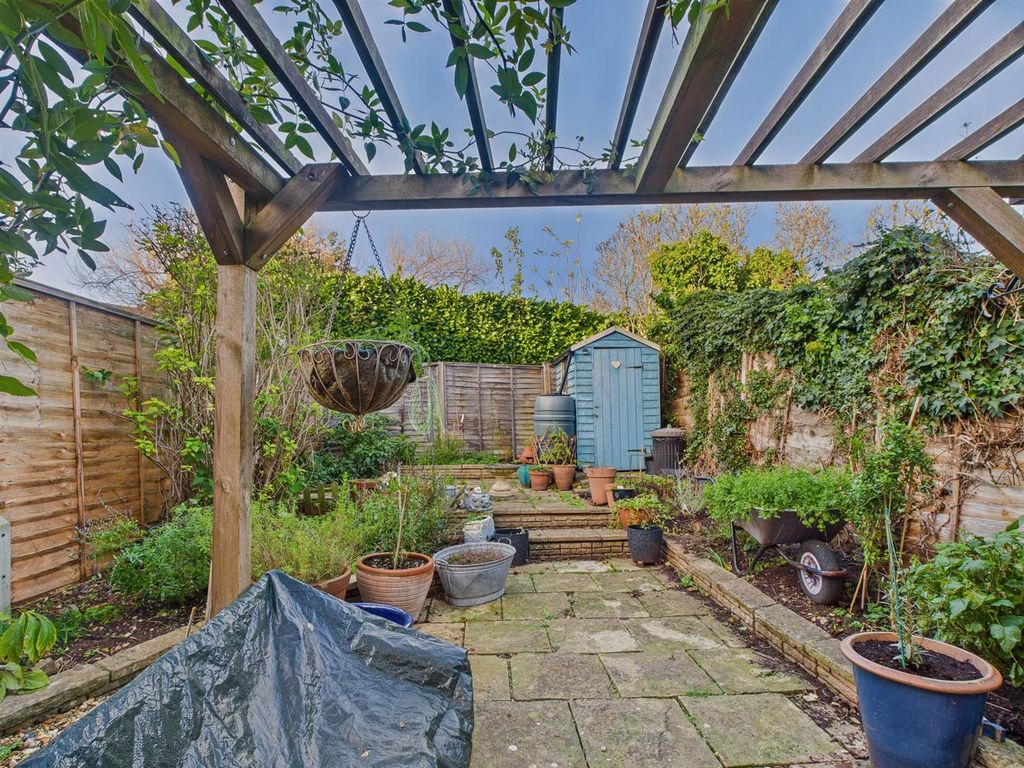 Property photo 2 of 25 Cam03972G0-Pr0185-Still020.Jpg