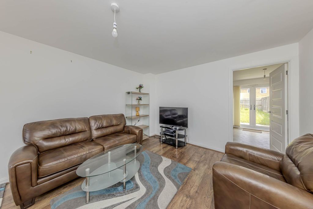Property photo 2 of 21