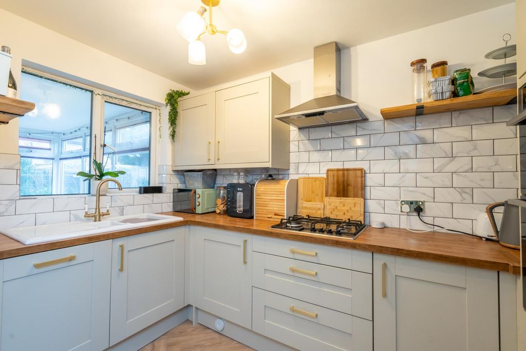 Property photo 2 of 17 Kitchen.Jpg