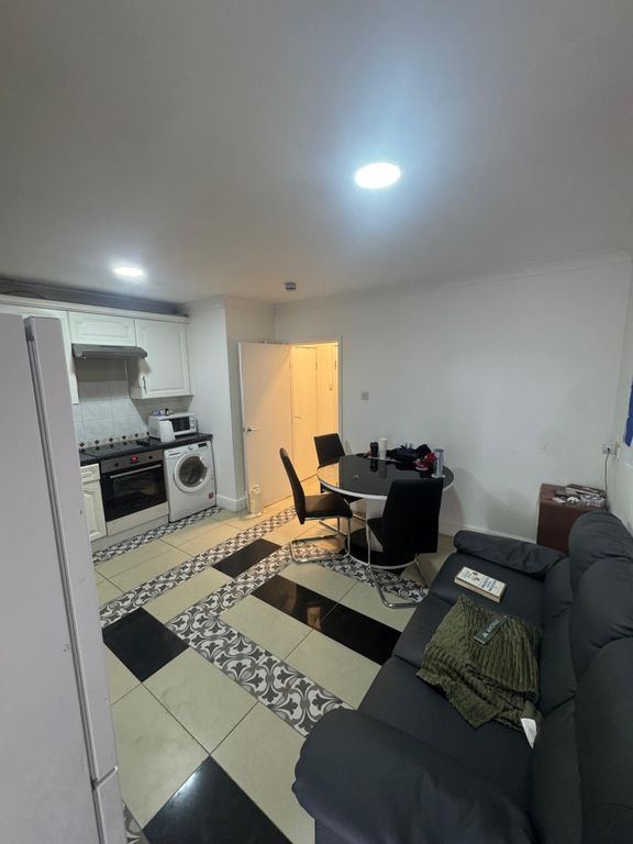 Property photo 3 of 6 12c1Df34-37d5-453d-8Bcf-F6d404E36851