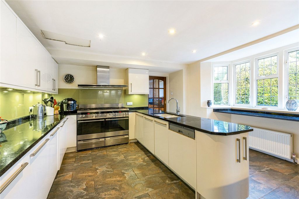 Property photo 3 of 14 Kitchen