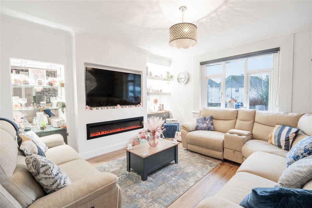 Property photo 3 of 18 Lounge-2.Jpg