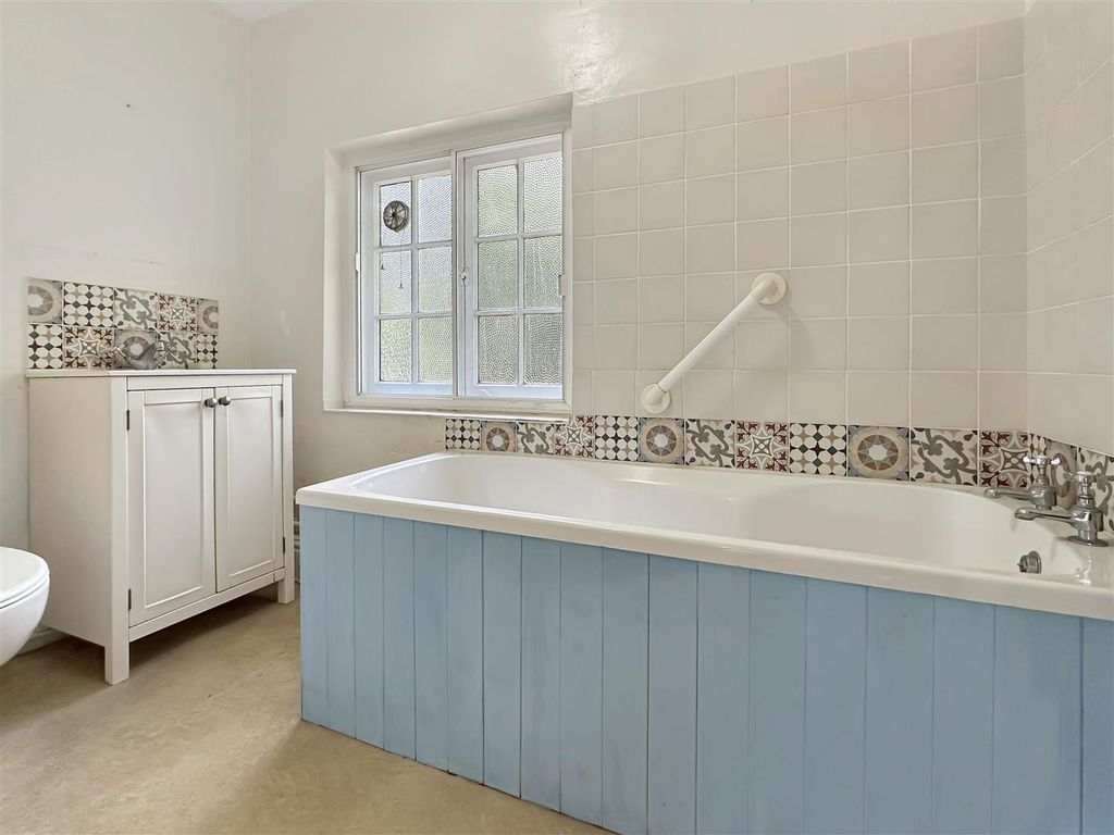 Property photo 3 of 32 Img (22).Jpg