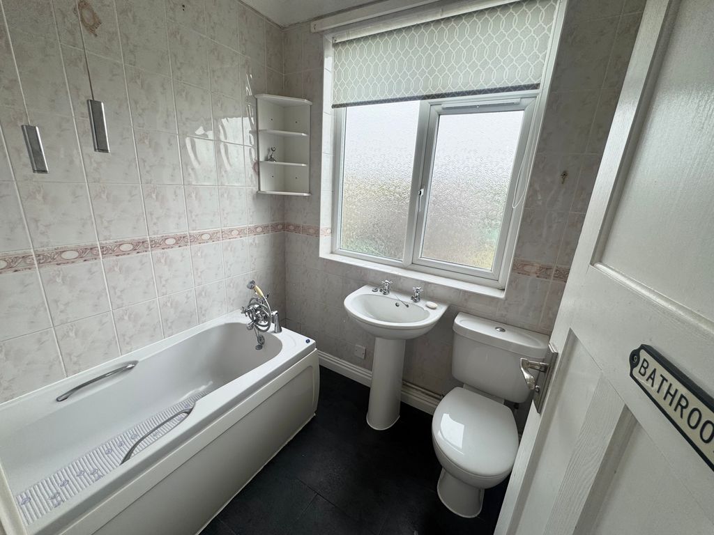 Property photo 3 of 9 Img_3407