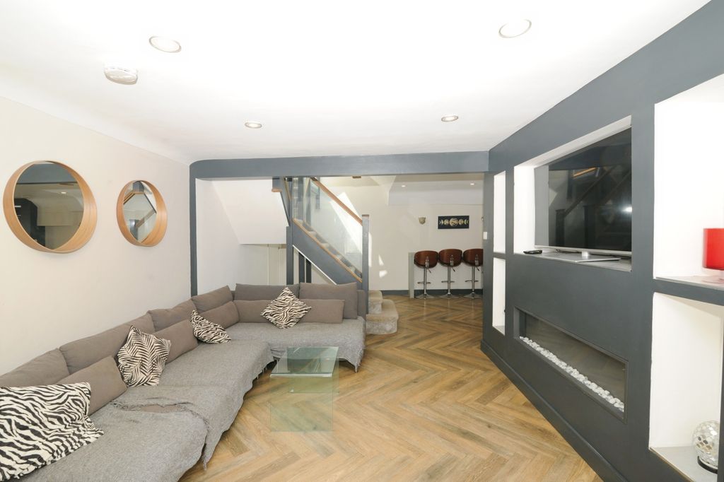 Property photo 2 of 24 Photo