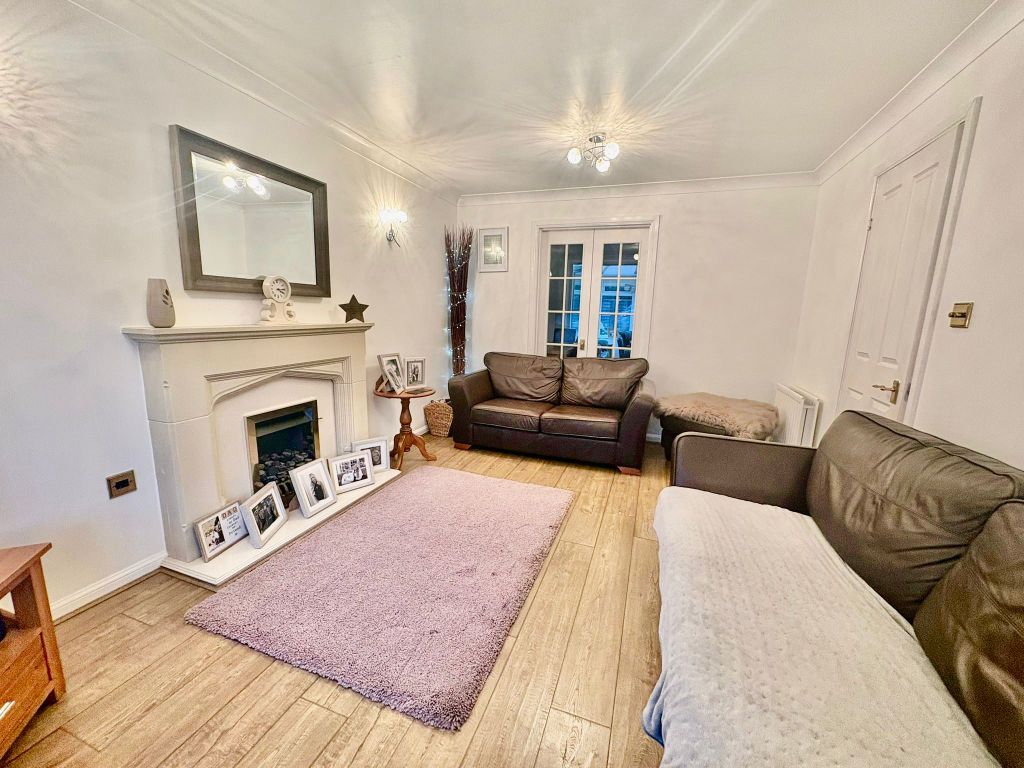 Property photo 2 of 21 Lounge