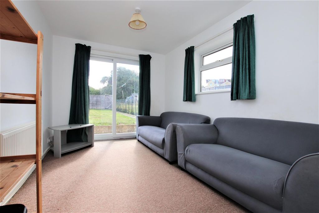 Property photo 2 of 11 Living Room