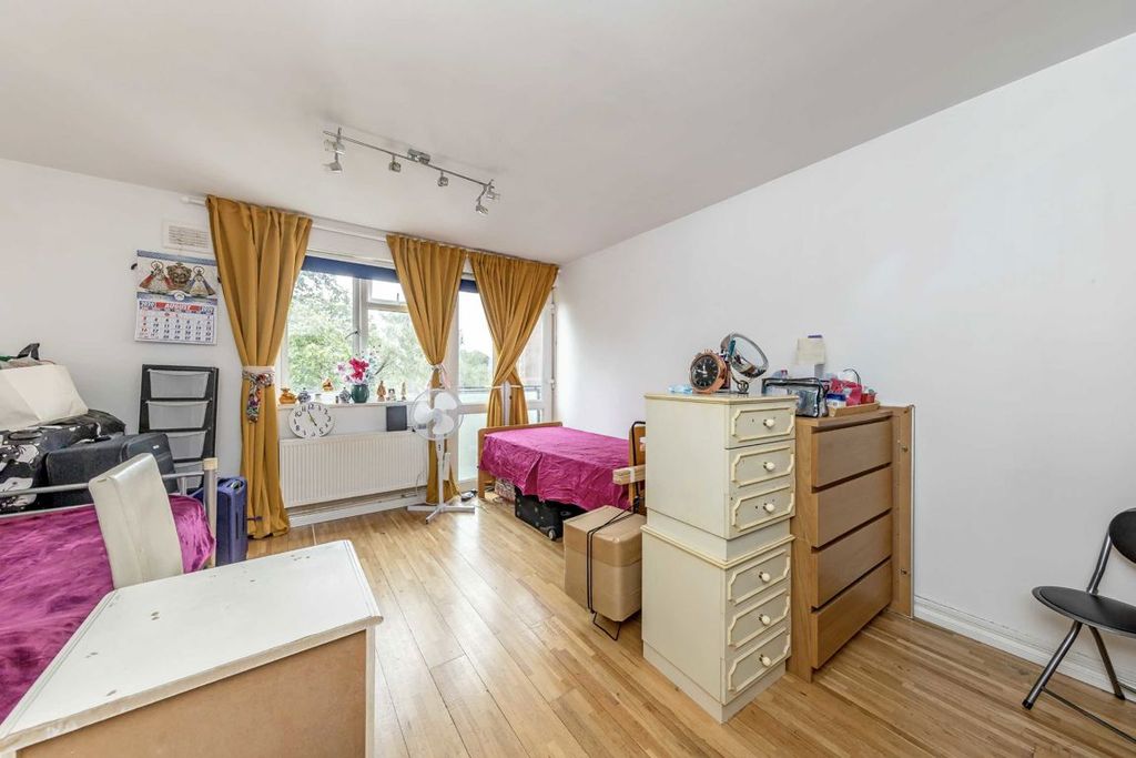 Property photo 2 of 6