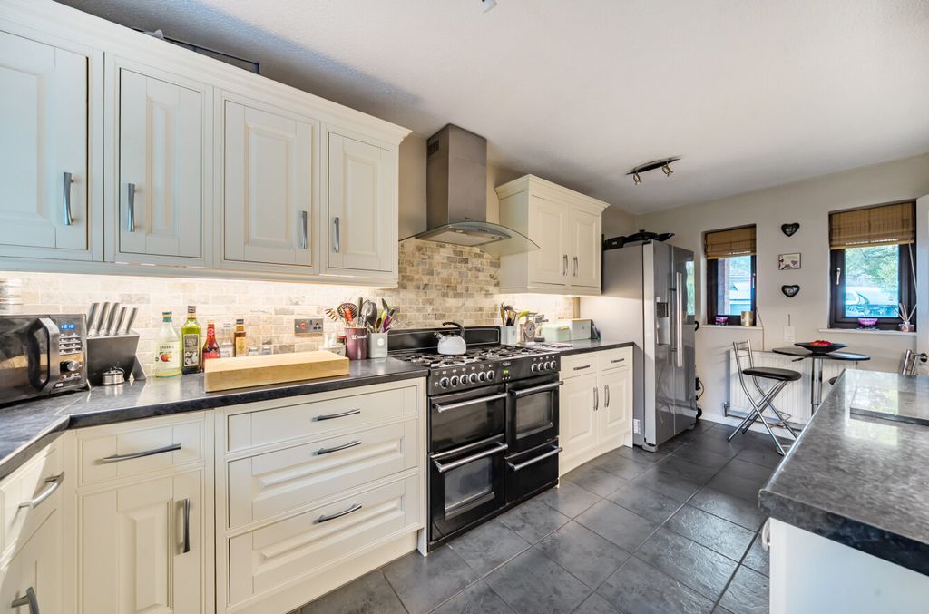 Property photo 2 of 22 1371505-7-6904Dac...