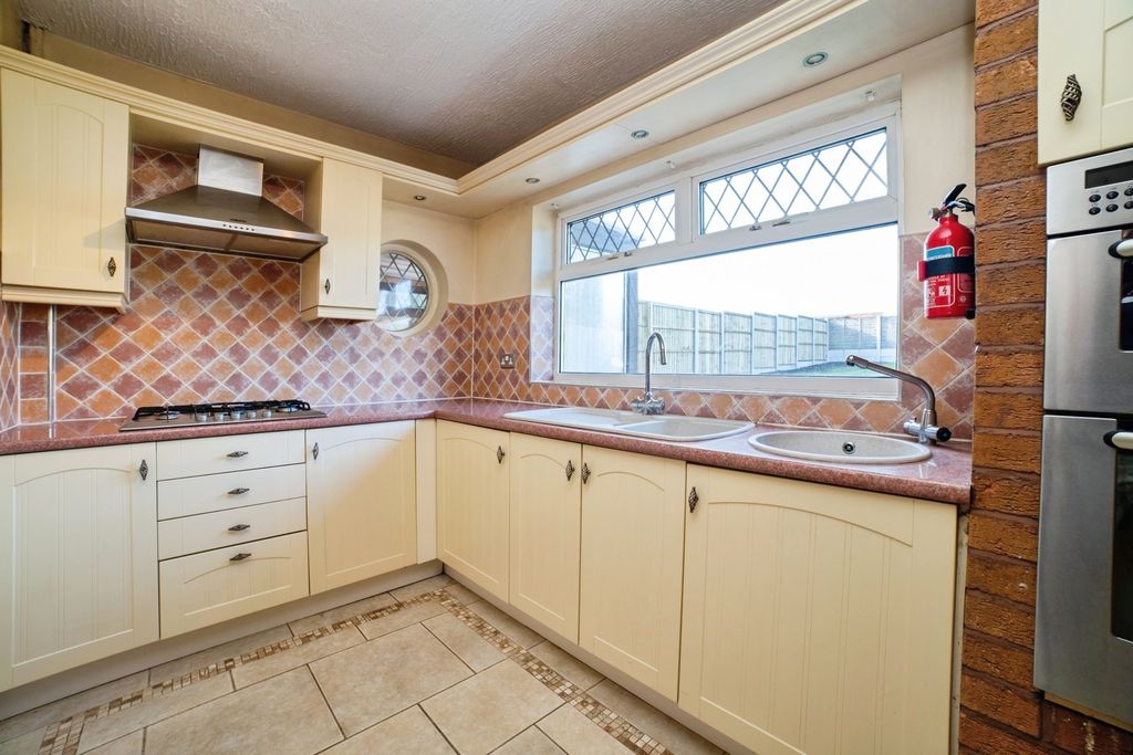 Property photo 2 of 17 Kitchen
