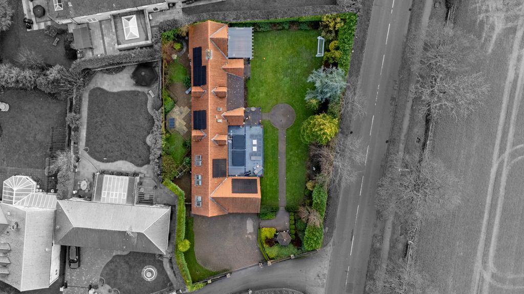 Property photo 1 of 70 Dji_20251212154452_0144_D