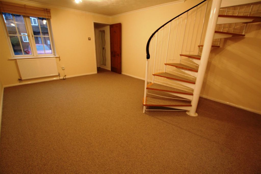 Property photo 2 of 5 Pippenfield,38 Lounge.Jpg