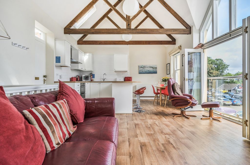 Property photo 2 of 18 Internal