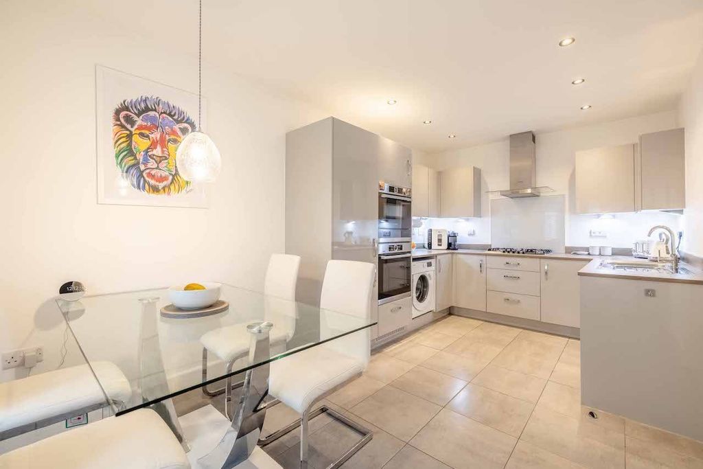 Property photo 3 of 25