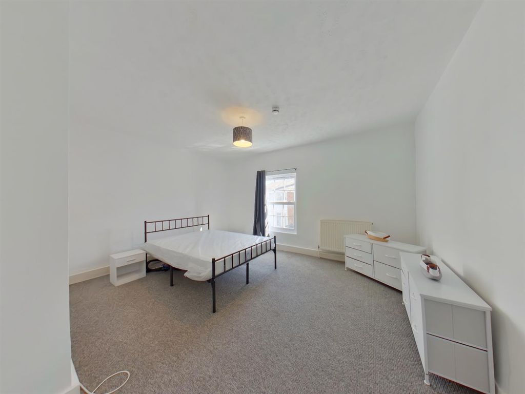 Property photo 2 of 7 Bedroom