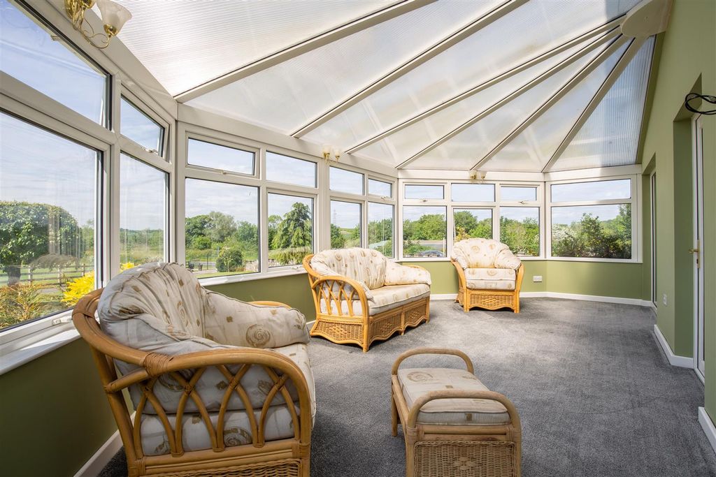 Property photo 2 of 26 Conservatory