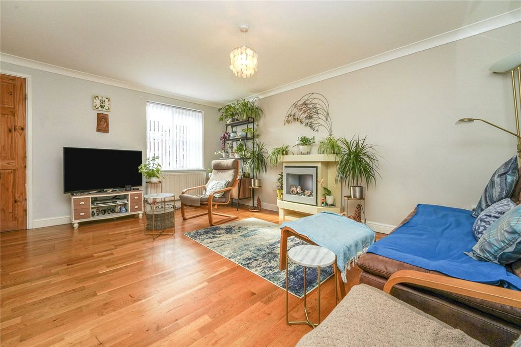 Property photo 2 of 23 Picture No. 21