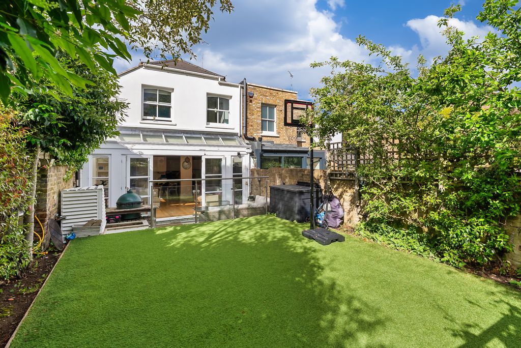 Property photo 2 of 12