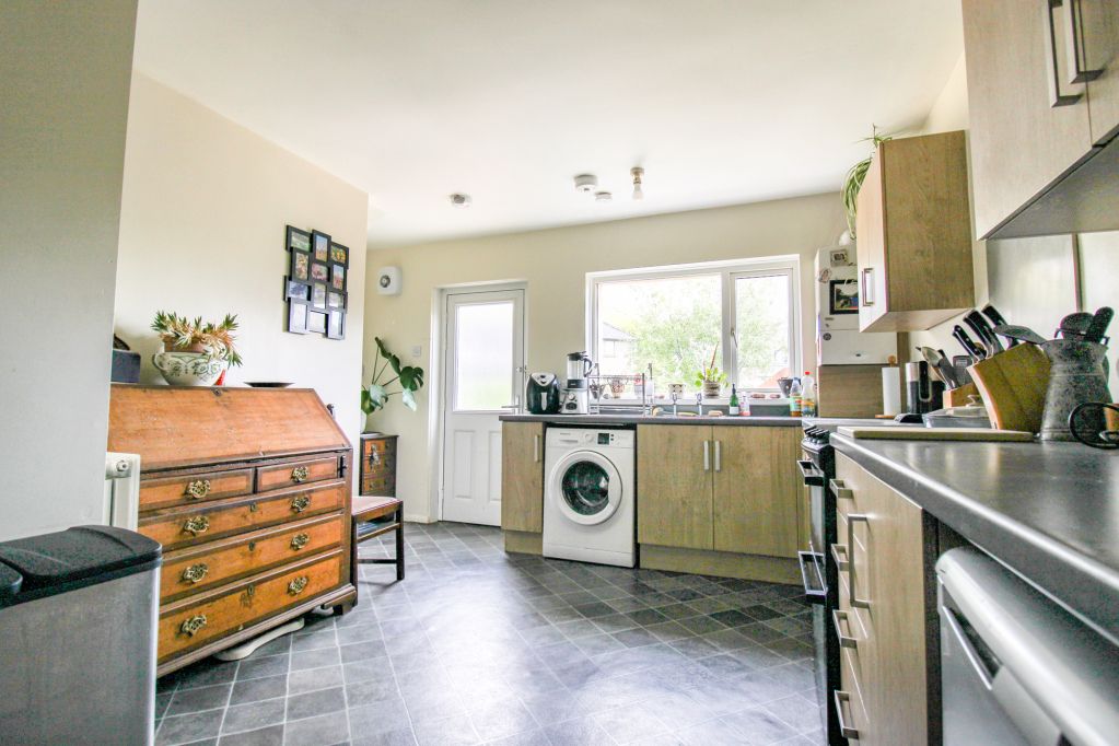 Property photo 3 of 11 Kitchen/Diner