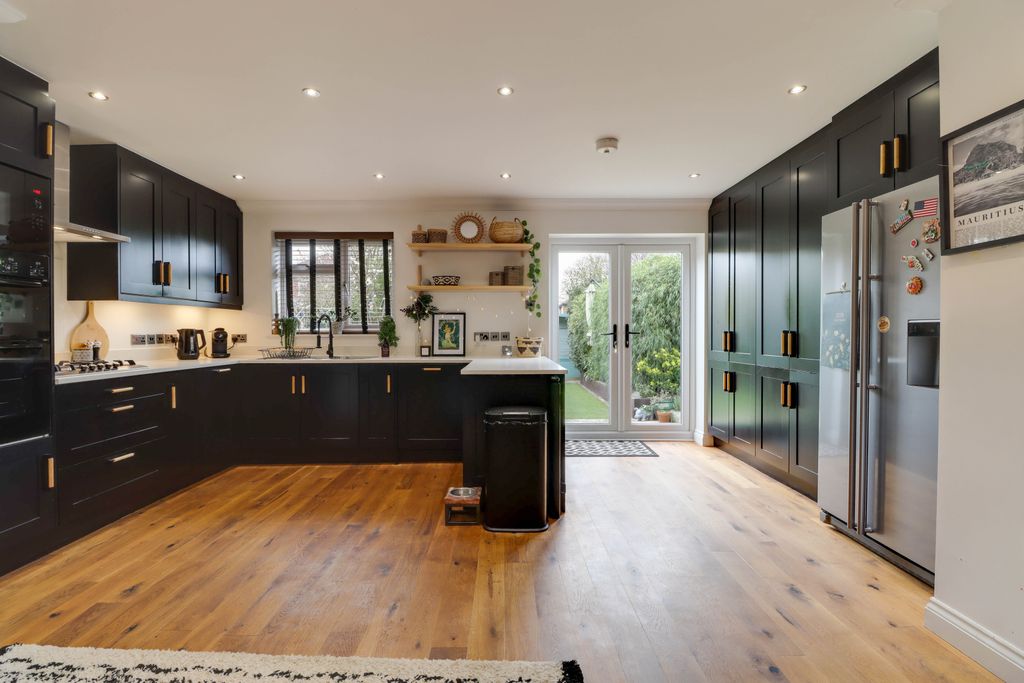 Property photo 3 of 14 Kitchen