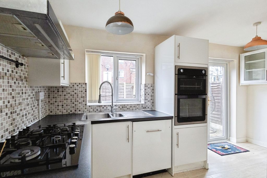 Property photo 3 of 24 Pbox-Img.Jpg