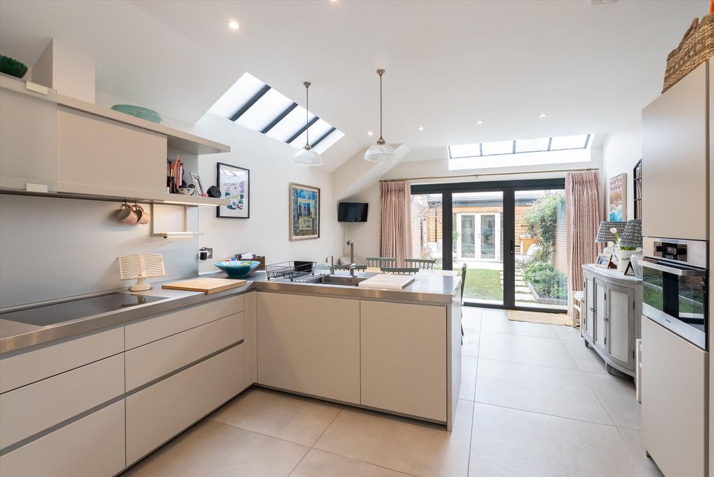 Property photo 2 of 20 Image