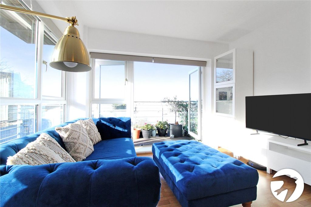 Property photo 3 of 25 Lounge