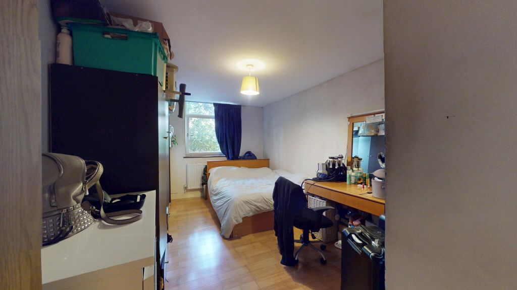 Property photo 3 of 18 Bedroom