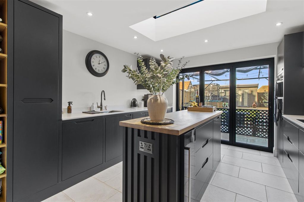 Property photo 2 of 19 6.Jpg