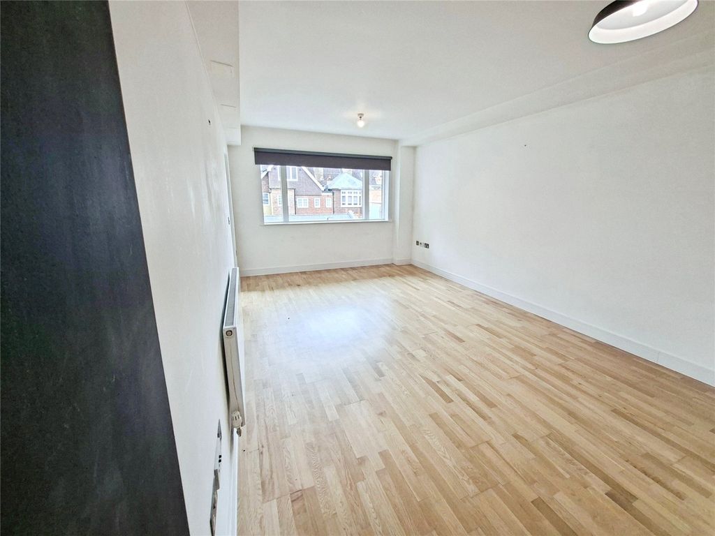 Property photo 3 of 11 Picture No. 13