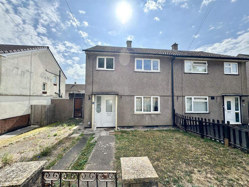 Property photo 1 of 13 Oakley Close