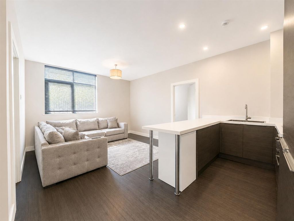 Property photo 1 of 7 Bright Open-Plan Living With Modern Finishes...