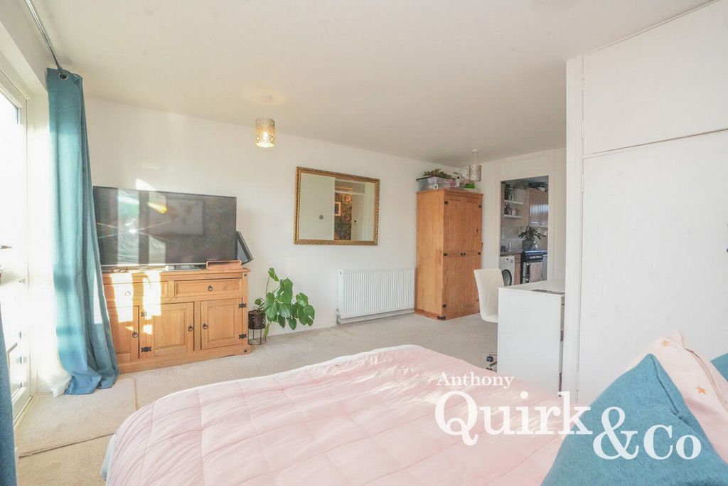 Property photo 3 of 5