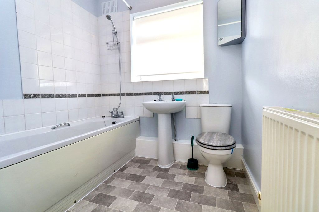 Property photo 3 of 23