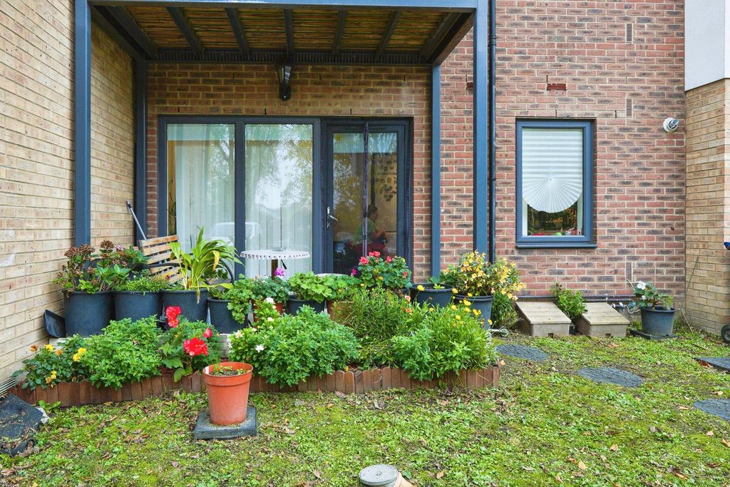 Property photo 2 of 8