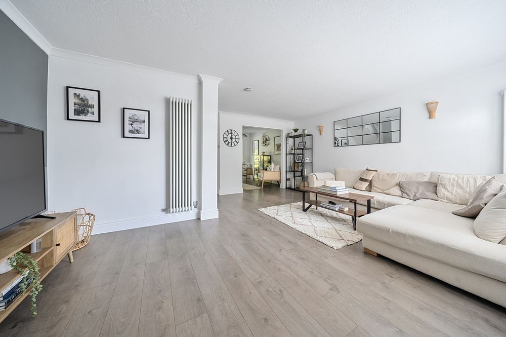 Property photo 2 of 20 1311332-12-685A9B...
